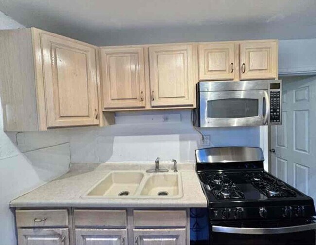 Foto del edificio - 1217 Taylor Ave