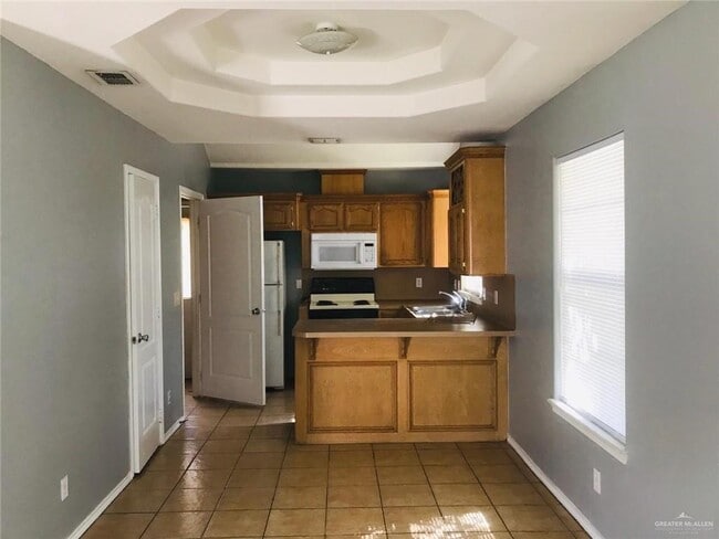 Building Photo - 423 La Mancha Dr
