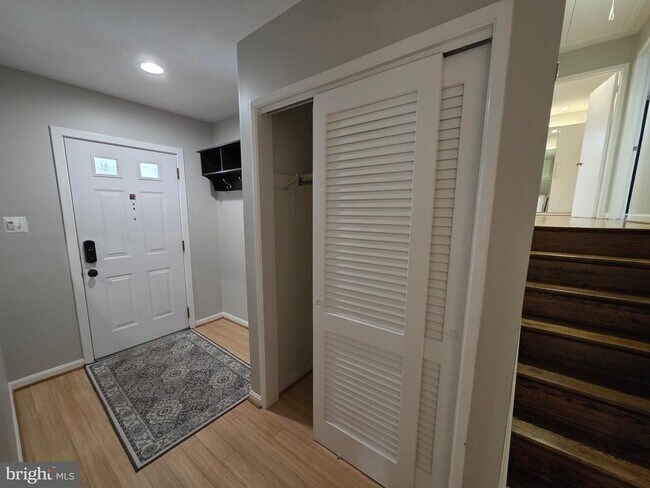 Foto del edificio - 8140 Drayton Ln