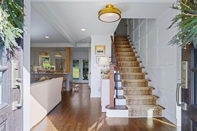 Building Photo - 385 Knoll Woods Terrace