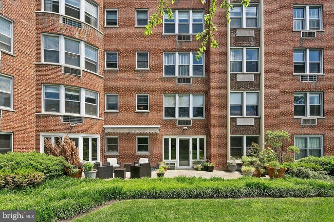 Foto del edificio - 2500 Q St NW