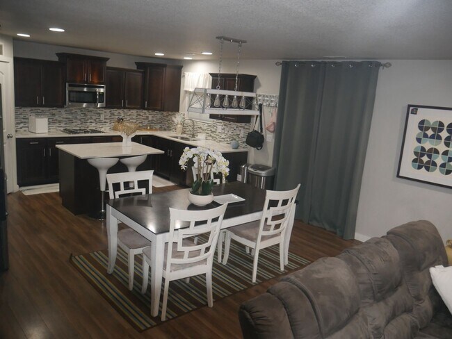 Foto del edificio - 2 Story Stunner in Widefield - $2750/Mos P...