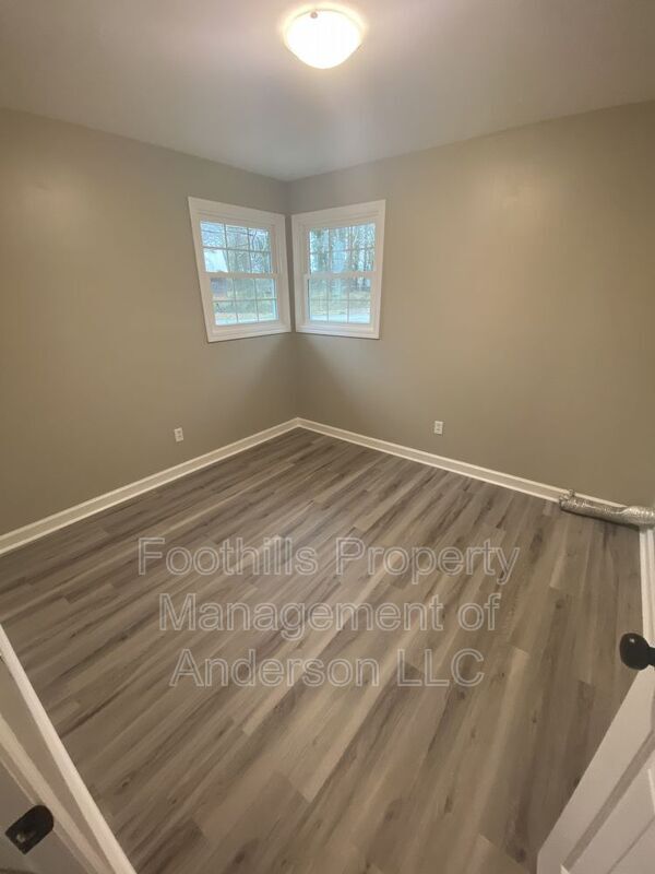Building Photo - 1109 Centerville Rd