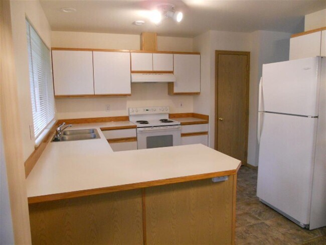 Foto del edificio - Spacious 3-Bed, 2-Bath Home with Private Yard & Rec Room – Great Location!