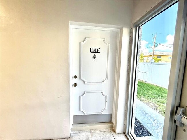 Foto del edificio - 299 SW 7th St