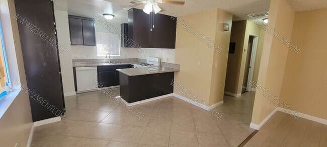 Building Photo - 2BD/1BTH SINGLE STORY TOWNHOME WEST LANCASTER