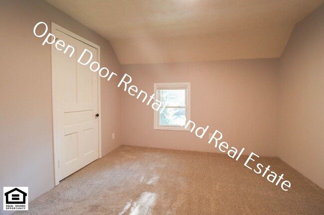 Building Photo - 328 N State St