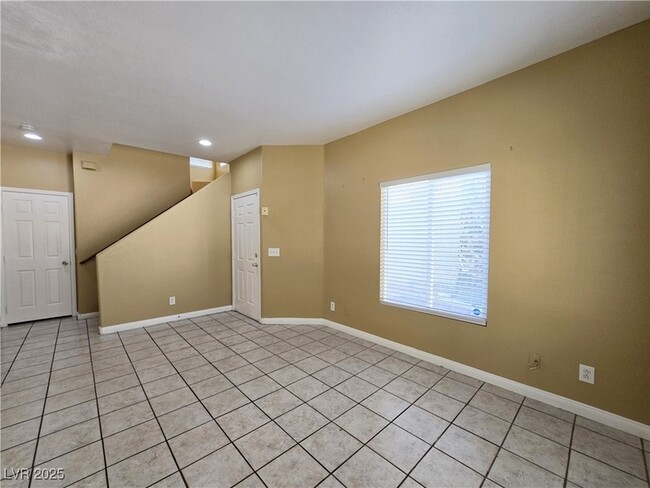 Building Photo - 8446 Opal Splendor Ave