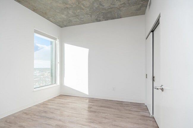 Building Photo - Solara Flats