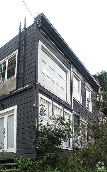 Building Photo - 235 Greenwich St