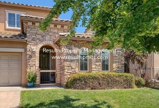 Building Photo - 2425 Foxcroft Cir