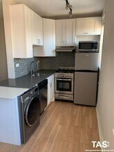 Building Photo - 511 W Belmont Ave