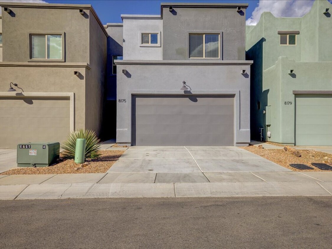 Primary Photo - 3 Bedroom, 2.5 Bath