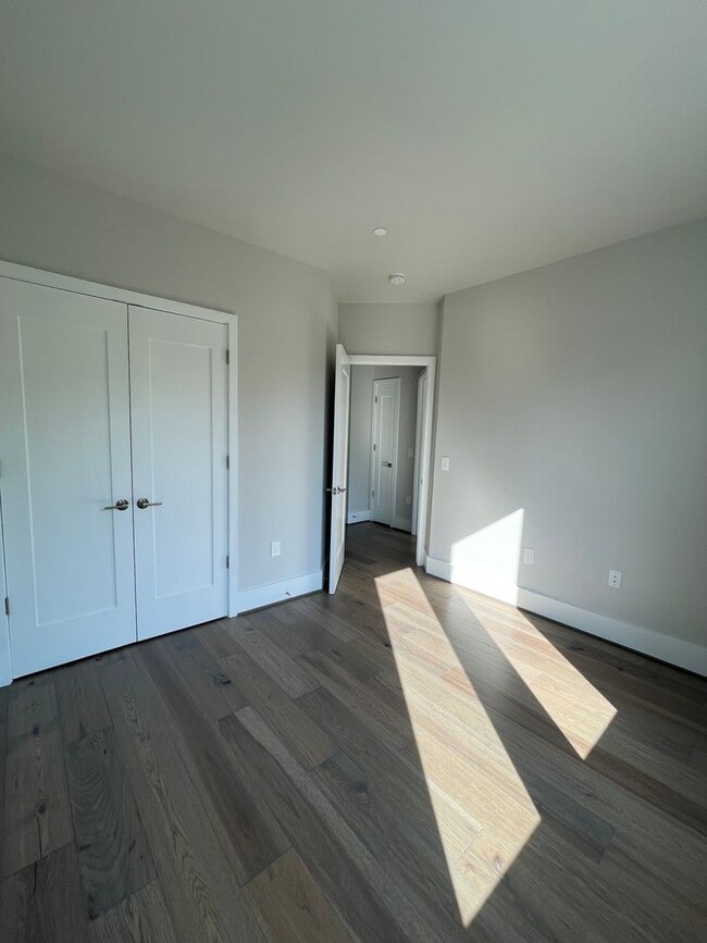 Building Photo - LUXURY END UNIT TOWNHOUSE IN CHEVY CHASE