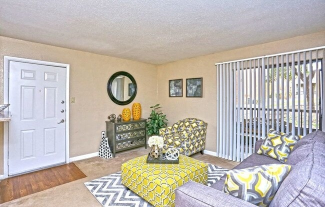 Building Photo - 2250 Ridgepoint Dr