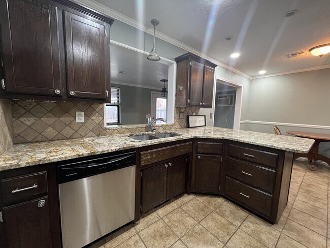 Foto del edificio - 628 Waterview Rd