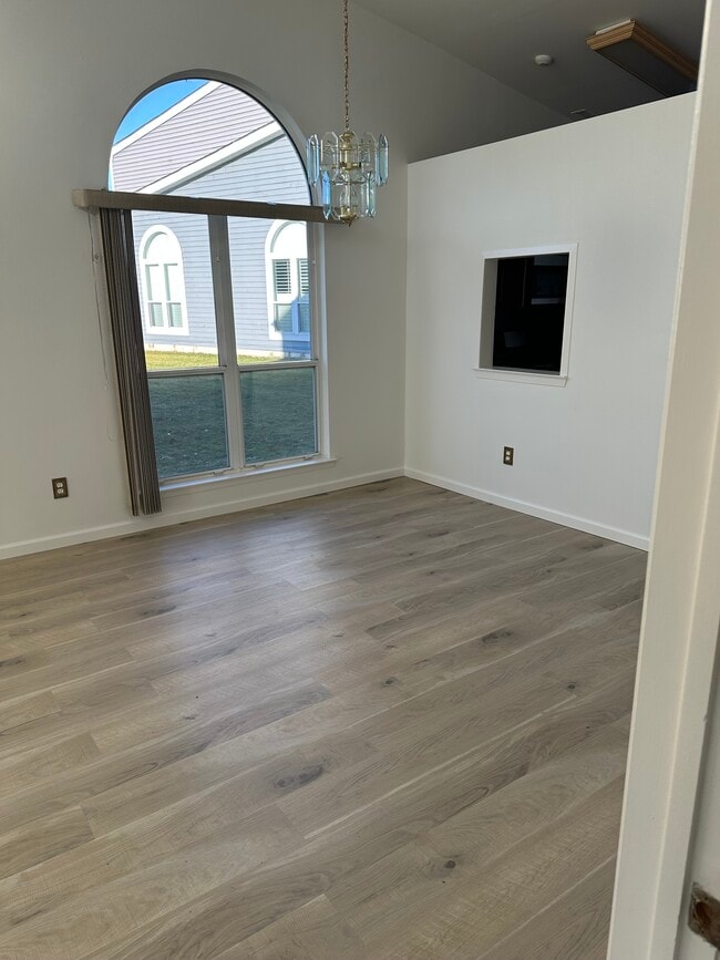 Foto del edificio - 745 Spring Lake Dr