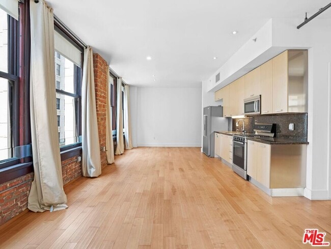 Foto del edificio - 460 S Spring St