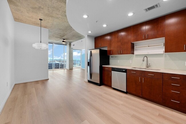 Foto del edificio - 5925 Almeda Rd