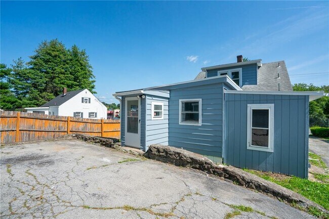 Building Photo - 65 Violet Ave