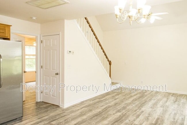 Building Photo - 1004 Roselawn Dr