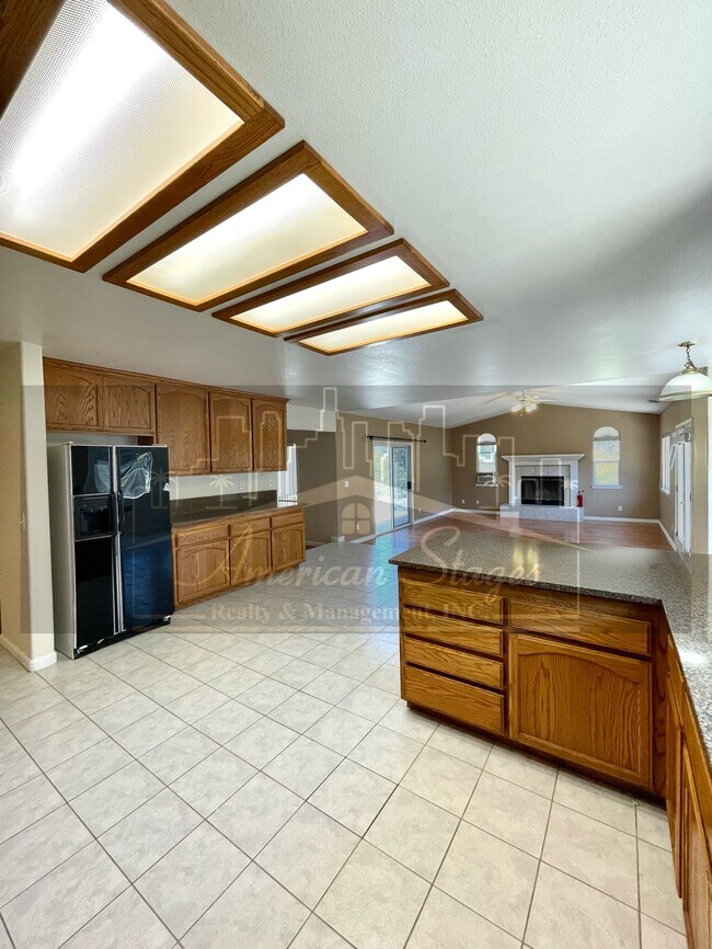 Building Photo - 455 Mooncrest Ln
