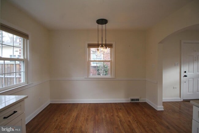 Building Photo - 3709 3rd St S