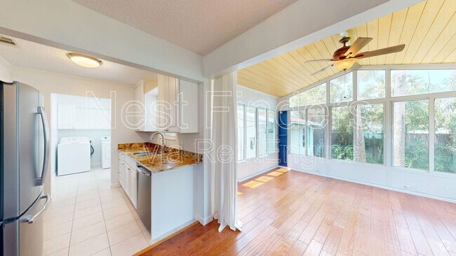 Building Photo - 421 7th Ave S