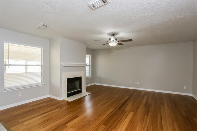 Foto del edificio - 3528 Whitestone Dr