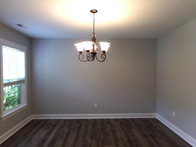 Building Photo - Beautiful Home in Indian Hills