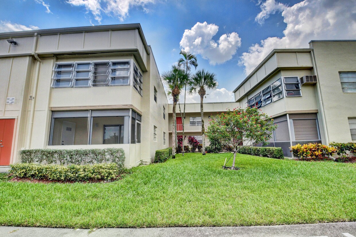 550L Normandy Ln, Delray Beach, FL 33484 Condo for Rent in Delray