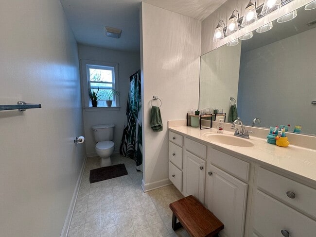 Foto del edificio - Elegant Waterfront Retreat