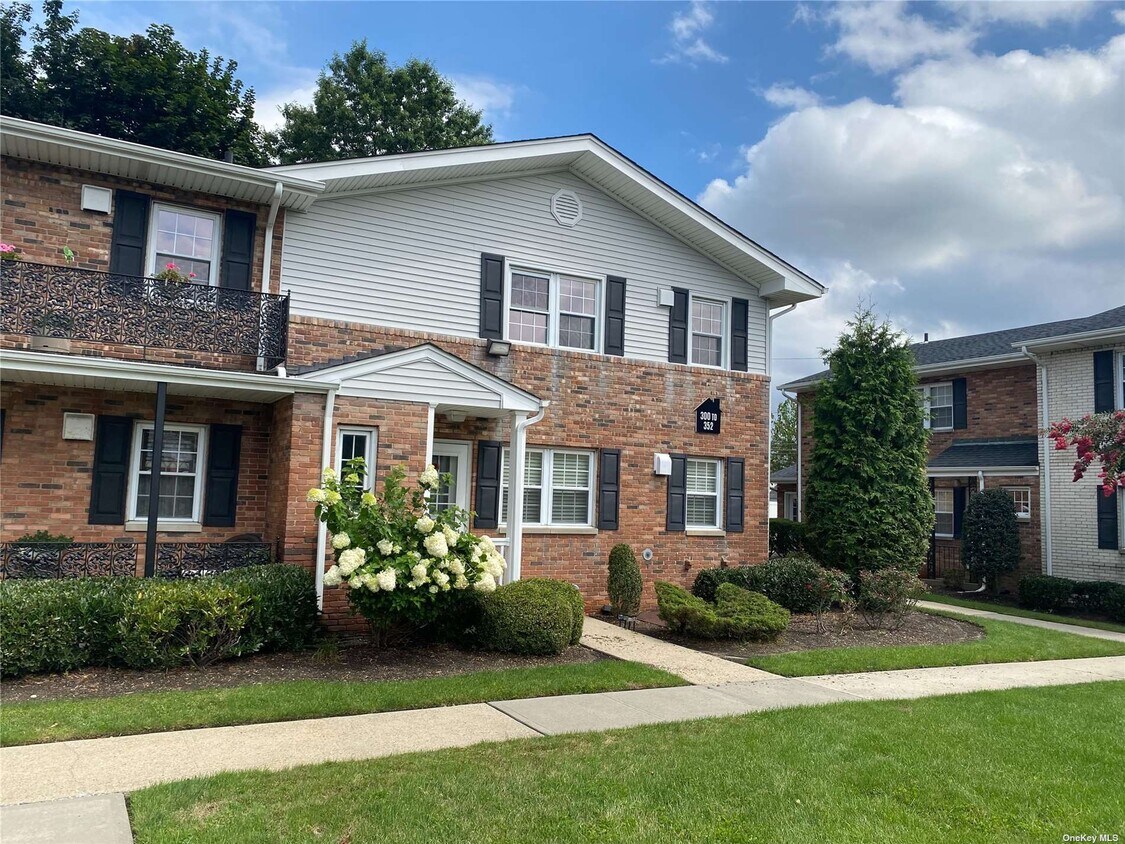 Foto principal - 304 Kensington Ln