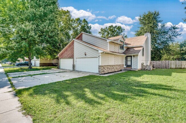 Building Photo - "Spacious 3-Bed Condo Oasis with 2.5 Baths in Prime Derby Location – 1674 Sq Ft of Comfort!"