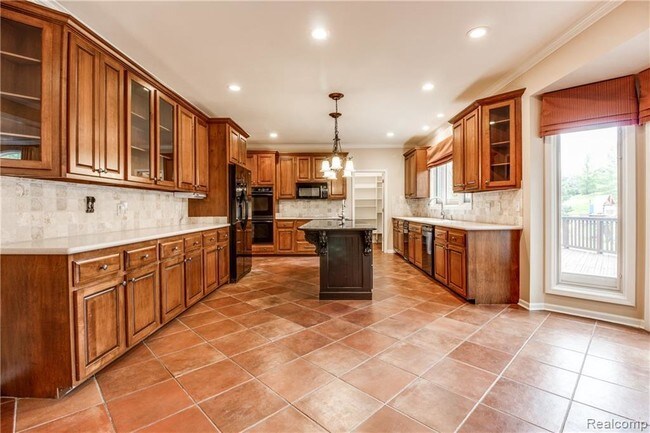 Building Photo - 870 Ramblewood Dr