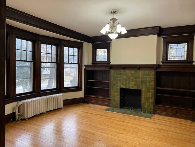 Building Photo - 2819-21 N Murray