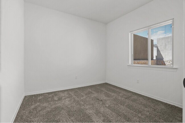 Foto del edificio - 14329 Bill Lazor Pkwy