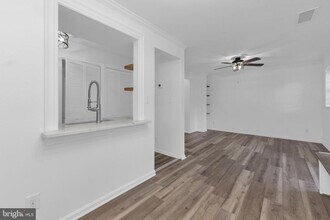 Building Photo - 1301 E Abingdon Dr