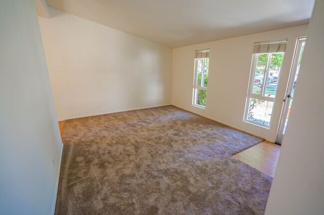 Building Photo - Single Story 3 Bedroom in Canyon Country!