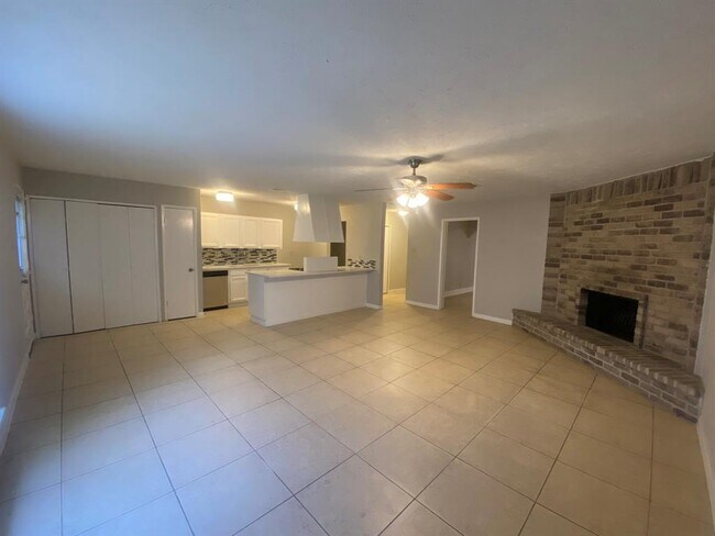 Building Photo - 14511 Flair Dr
