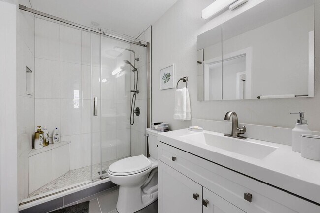 Building Photo - Updated 2 Bedroom Townhouse in Thornton