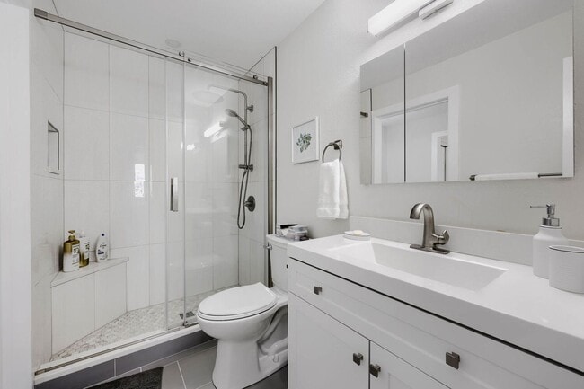 Foto del edificio - Updated 2 Bedroom Townhouse in Thornton