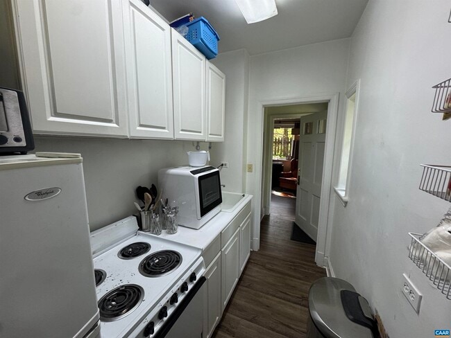 Building Photo - 1820 Rugby Pl