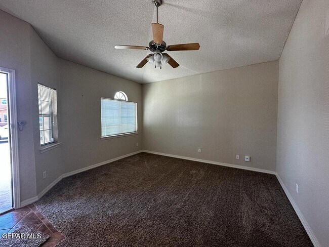 Foto del edificio - 3588 Tierra Calida Dr