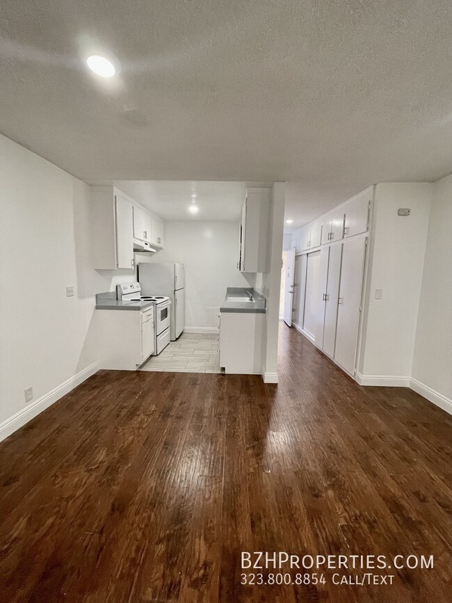 Foto del edificio - Beautiful 1 Bedroom in Prime Hollywood