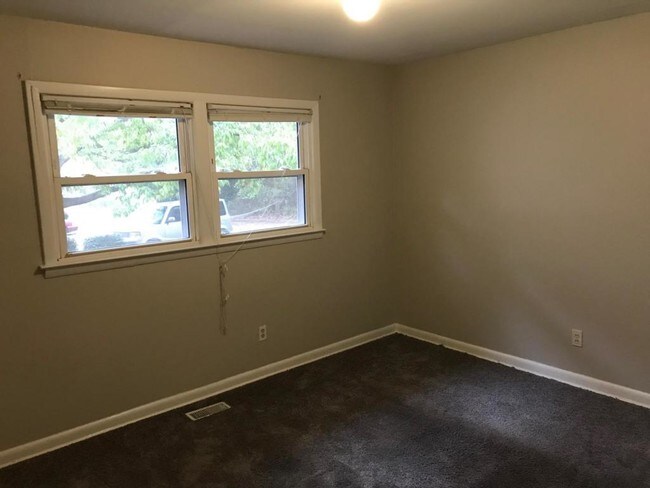 Foto del edificio - 8849 Chapel Hill, room C