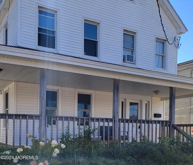 Building Photo - 113 12th Ave