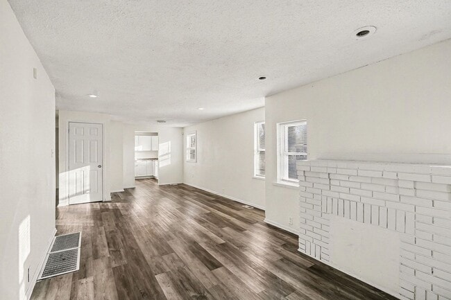 Foto del edificio - Beautiful 3 Bedroom 2 Bathroom Home in Kansas City!