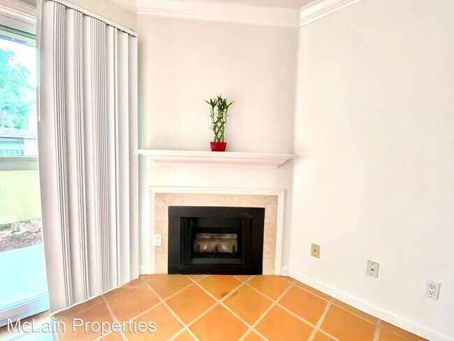 Foto del edificio - 220 Woodland Pkwy