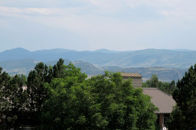 Building Photo - 1662 S Deframe St